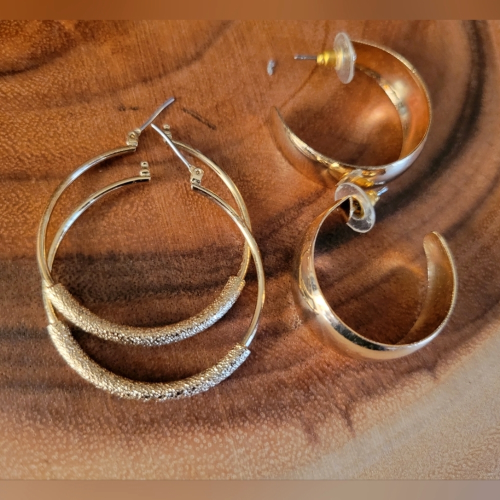Set of 2 gold fashion hoops (Free add on)